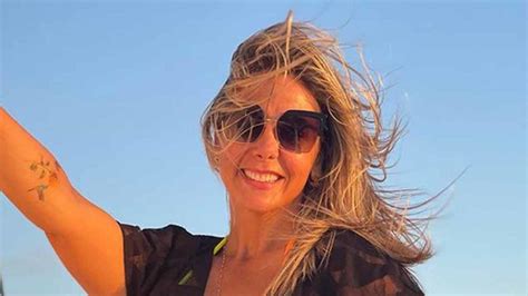 De Biqu Ni Carla Perez Exibe Corp O Em Passeio De Barco