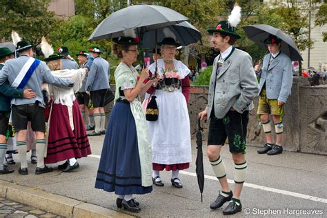 Gauna Wiesn Trachtenund Schtzenzug Of