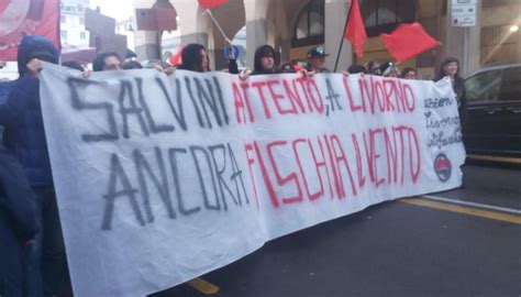 Scontri Fra Manifestanti E Polizia A Livorno Mentre Matteo Salvini