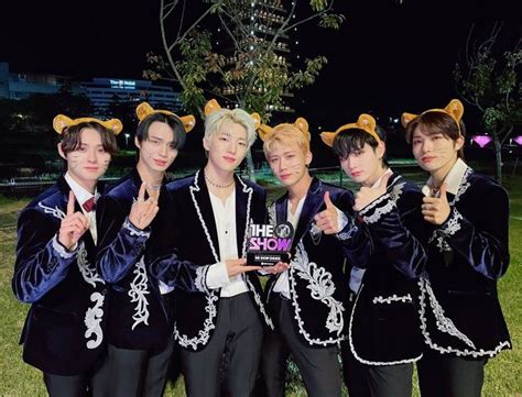 pin  ari  dkz   memorize  flowery fashion