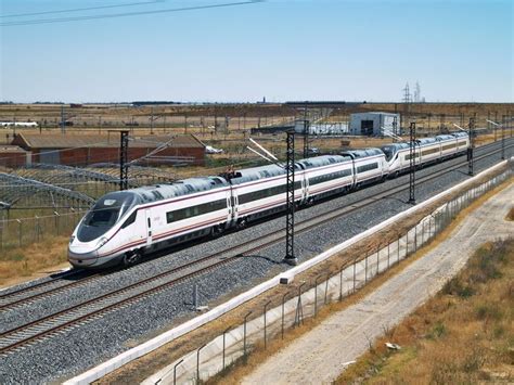 Tren De Alta Velocidad Serie 114 Uno De Los Trenes Avant De Renfe