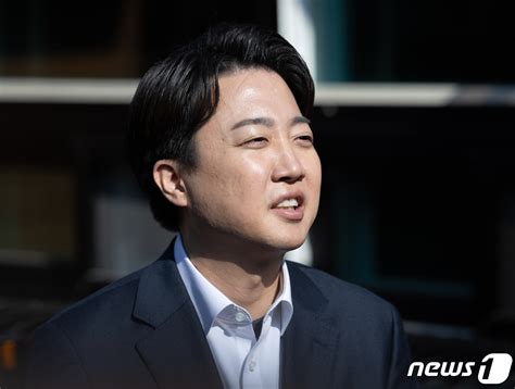 답변하는 이준석 개혁신당 대표 네이트 뉴스