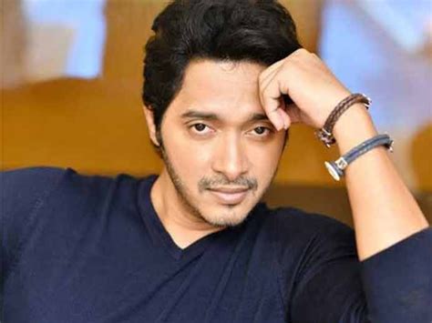 Shreyas Talpade हार्ट अटैक के बाद पहली बार मुस्कुराए श्रेयस तलपड़े परिवार से मिलकर ऐसा था