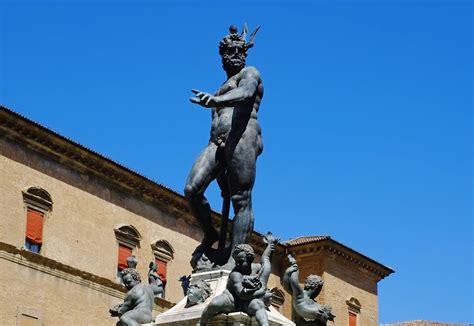 Facebook Censors Italys Renaissance Neptune Statue Because It S Nude Muscly Body Parts Are