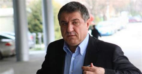 Un B Rbat A Reclamat C A Fost Agresat De Victor Becali Pentru Un Loc