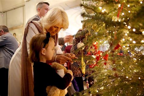 Clarence House Christmas decorations are put up by the Duchess of ...