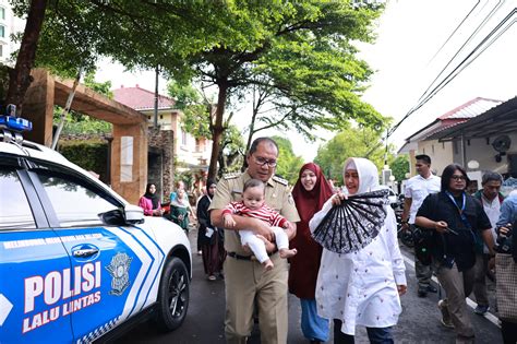 Slogan Kasih Sayang Membersamai Danny Pomanto Bersama Keluarga