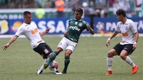 Corinthians marca logo no início e vence Palmeiras no Allianz Parque