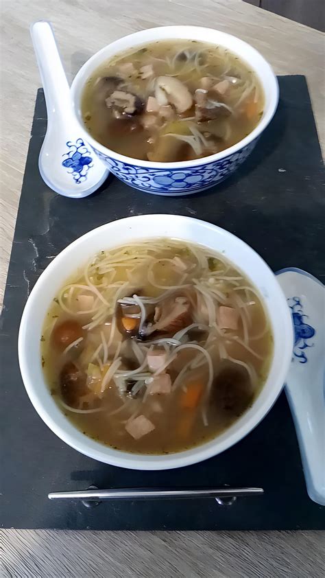 Recette De Soupe Chinoise Vermicelle De Riz Champignons Noir Et Poulet