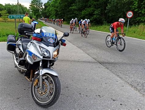 Policjanci Czuwali Nad Bezpiecze Stwem Podczas Wy Cigu Kolarskiego