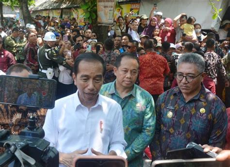 Pj Gubernur Mahendra Jaya Dampingi Presiden Jokowi Tinjau Harga Pangan