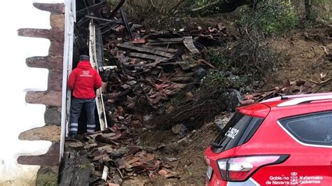 Un Fallecido Al Desprenderse El Cobertizo De Un Caser O En Sunbilla