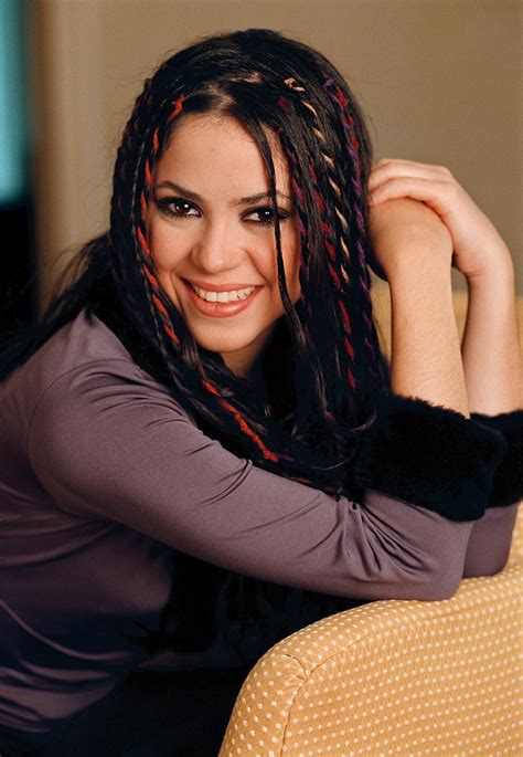 Shakira, 1998 : r/redscarepod