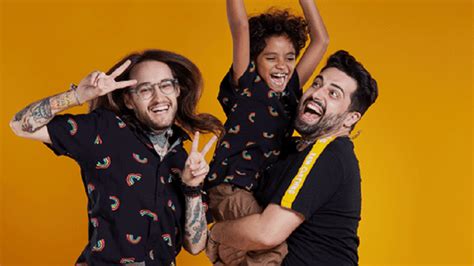 Paternidade gay influencer fala de adoção e homofobia