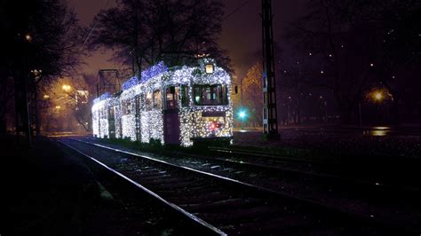 #468921 Hungary, Budapest, traffic lights, tram, trees, lights, night ...