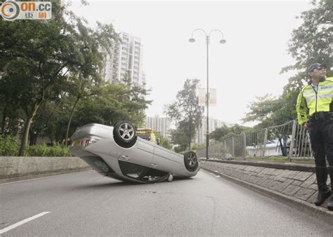 私家車大埔撼壆反肚1人傷｜即時新聞｜港澳｜on Cc東網