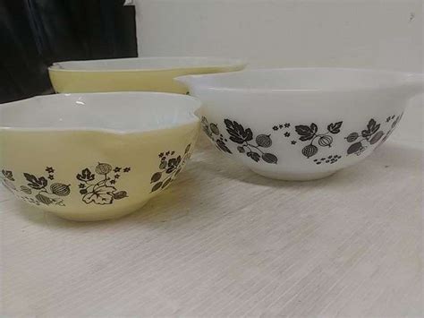 Set Of Pyrex Gooseberry Nesting Bowls Trice Auctions