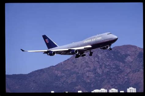 ORIGINAL FUJICHROME COLOUR Slide United Airlines Boeing 747 400