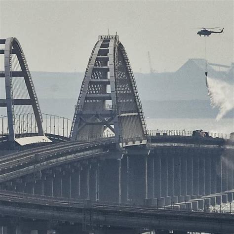 Fuerte Explosión Destruye Parte Del Puente De Crimea La Joya De Putin