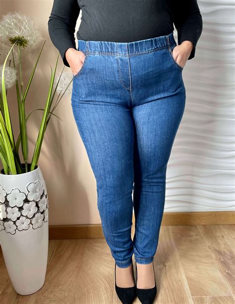 Jeansowe spodnie z wysokim stanem i zwężaną nogawką PLUS SIZE XXL Moda