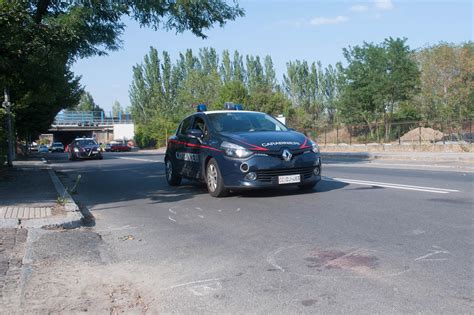 Bologna Incidente In Via Arcoveggio Auto Investe Ciclista E Scappa