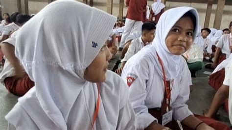Cara Unik MPLS di SMPN 7 Jember: Sketsa Sekolah dan Hafalan Lagu Kebangsaan