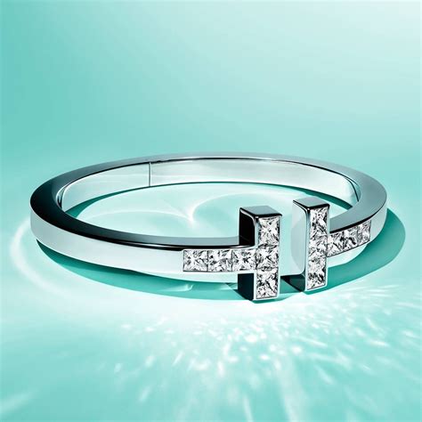 18k White Gold With Princess Cut Or Pavé Diamond Accents The Iconic