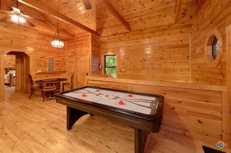 Misty Mountain Lodge - Gatlinburg Cabin - Smoky Mountains