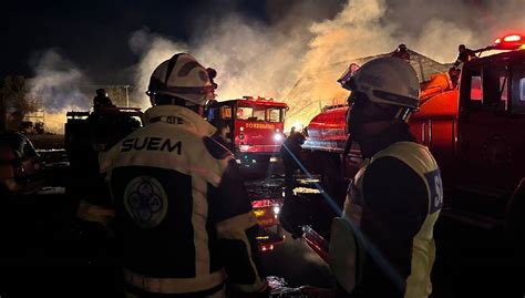 Incendio en la Central de Abasto de Toluca consume área de cajas de madera