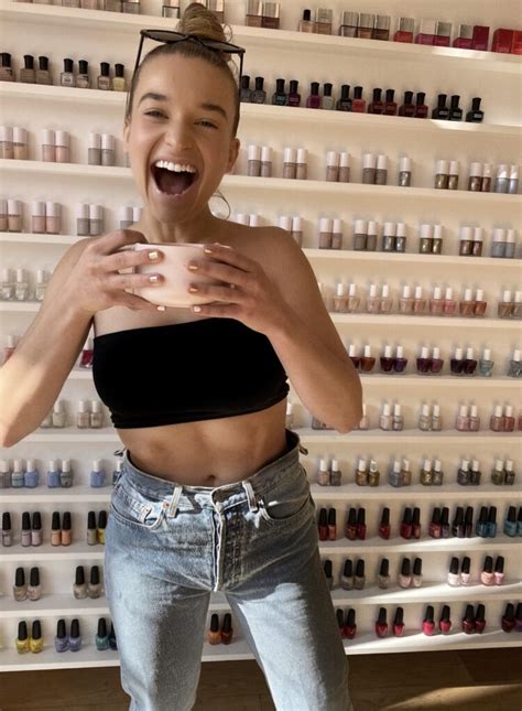 10 Sexy Sarah Moliski Bikini Pics