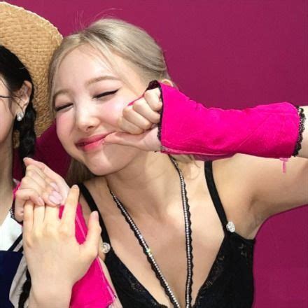 Matching Icons 2 Dahyun Nayeon Best Anime Couples Cute Couples