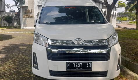 Sewa Hiace Malang Murah Suit Class Premio Luxury