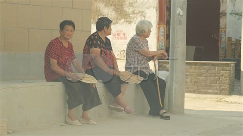 农村老奶奶老人坐着休息树下乘凉3840x2160高清视频素材下载编号7054847实拍视频光厂vj师网