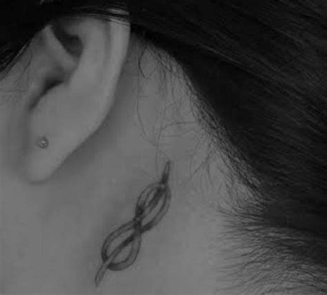 Tatouage D Oreille Huit N Uds