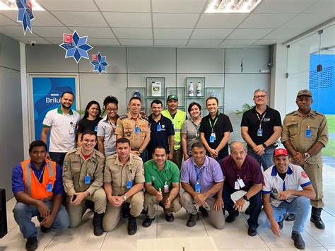 Os Movimentos De Auxilio Mutuo Configuraram-se Numa Forma Peculiar