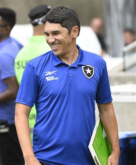 Lúcio Flávio destaca méritos do Botafogo em vitória Grupo nunca