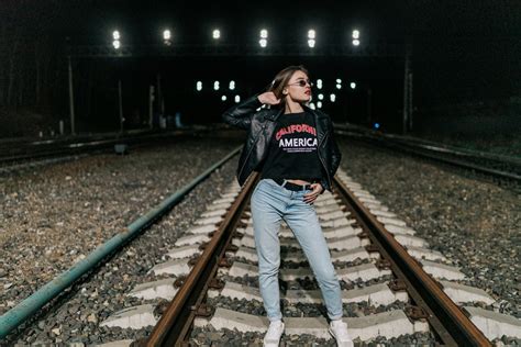 Modne Kurtki Jesień Zima 20222023 Co Jest W Trendach Moda4upl