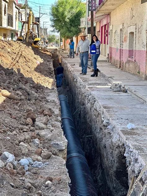 Continúa con la rehabilitación de varias líneas de drenaje y agua