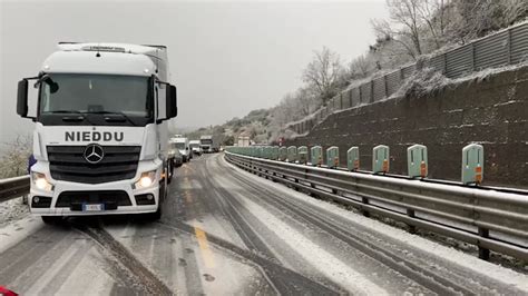 Neve In Sardegna Disagi Sulle Strade Statali Traffico Bloccato Per