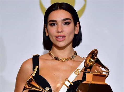 Dua Lipa Compie Anni Cinque Cose Che Non Sapete Di Lei Corriere It