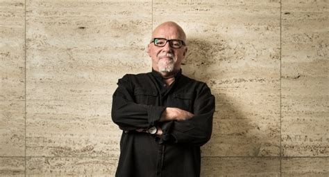 Paulo Coelho Lamenta Confisco De Seus Livros Na L Bia O Livre