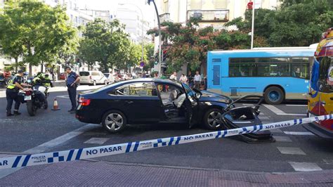 Siete heridos leves y uno grave al colisionar un VTC con un autobús de