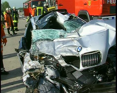 Nonstopnews Riesengl Ck Nach Horrorcrash Bmw Rast Unter