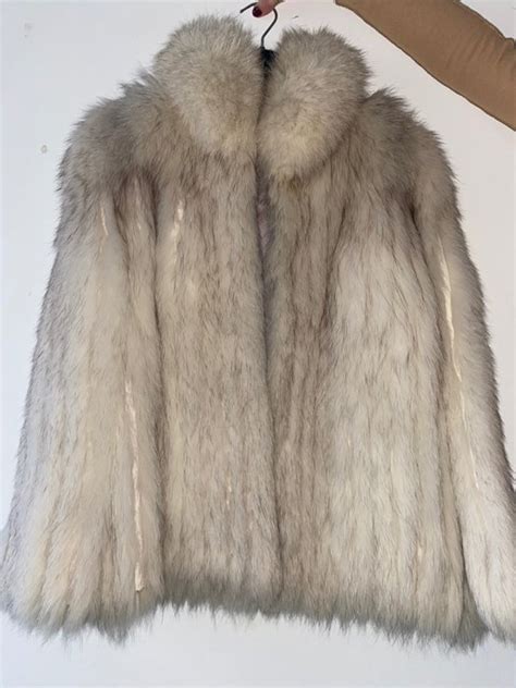 Saga Furs Frosted Fox Fur Coat Made In North Korea Catawiki