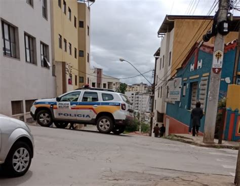 Jovem Morto A Tiros No Meio Da Rua Barbacena Online