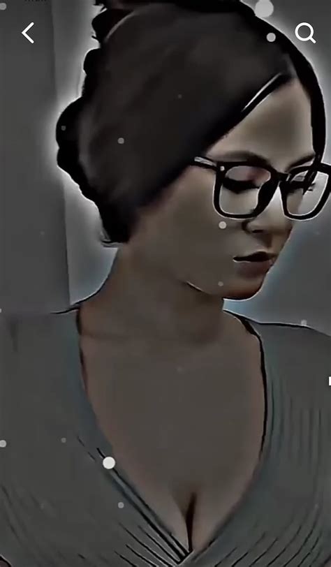 Whos This Beautiful Brunette Wearing Glasses Replies