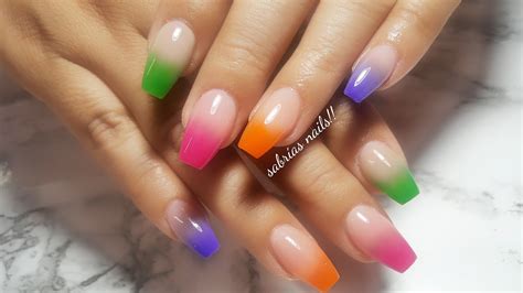 Uñas Efecto Ombre De Colores Moda y Estilo