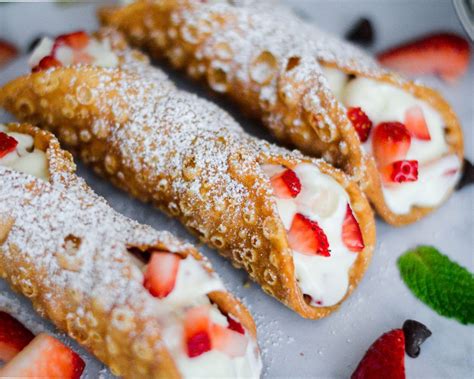 Cannolis Filled With Cream Cheese And Strawberries Artofit