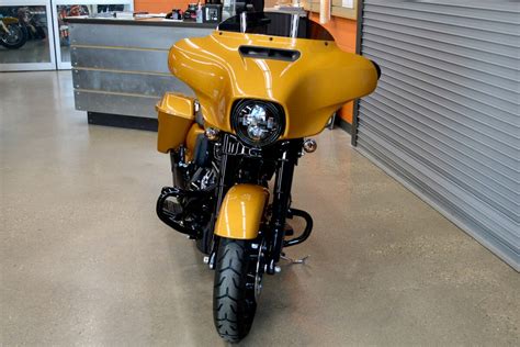 Harley Davidson Street Glide Special Prospect Gold Black Finish