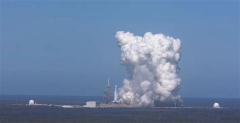 Premier Test Dallumage Statique Des Moteurs De La Fusée Falcon Heavy Jdm